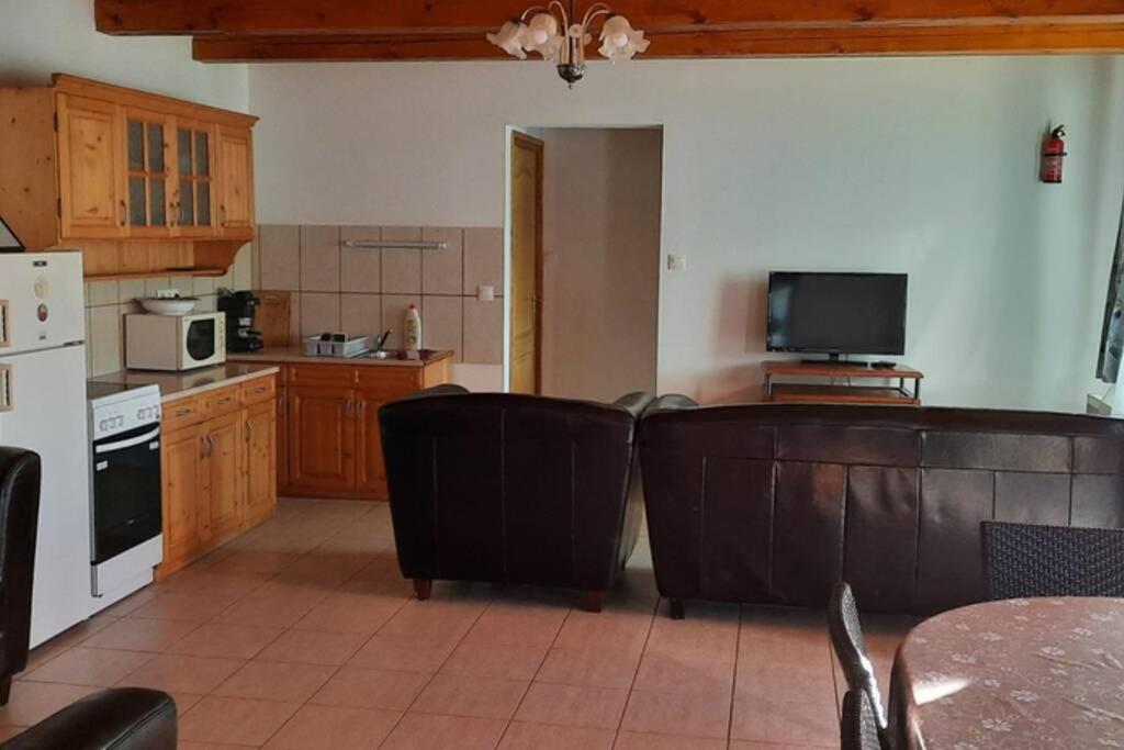 Andrea Nyaralohaz Villa Kovagoors Екстериор снимка